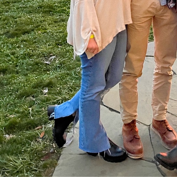 Zara Mid-Rise Medium Wash Spit-Hem Boot Cut Jeans - Picture 6 of 6